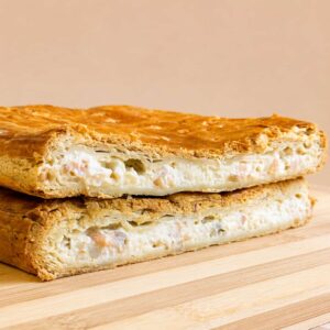 Empanada de queso crema y gambas