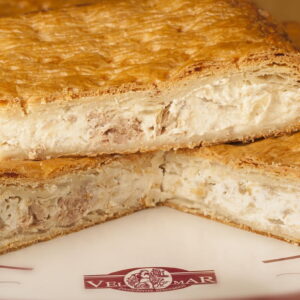 Empanada de queso crema y atún